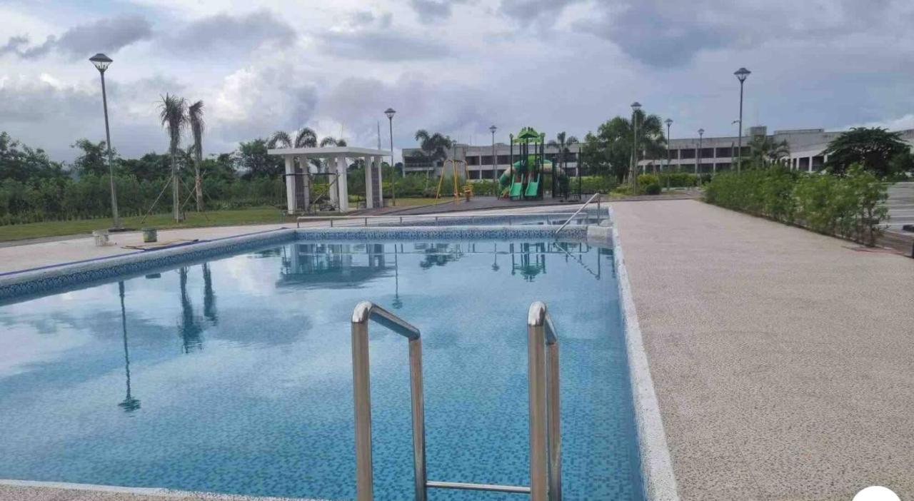 Spacious Luxury Condo W/ Kitchen Beside Hilton Clark D'Heights Mabalacat Exterior foto